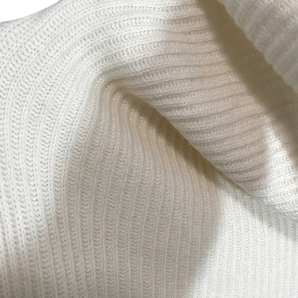 VINCE - IVORY TURTLENECK - 100% CASHMERE - FITS LIKE A MEDIUM -  B18 - Picture 2 of 8